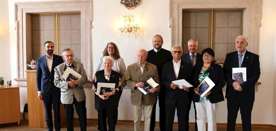 Verleihung der Ehrenzeichen des Bayerischen Ministerpräsidenten an sechs verdiente Persönlichkeiten in der Kapelle des Landratsamt Neustadt an der Waldnaab.