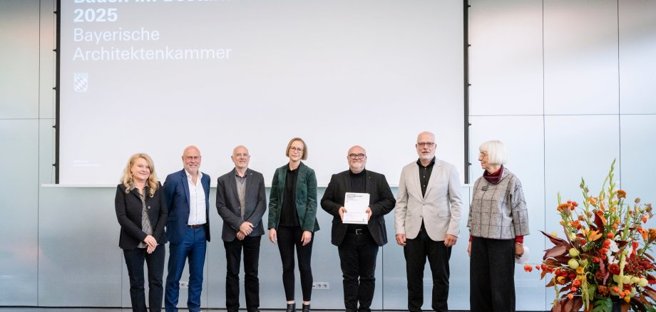 2025-10-06 Preisverleihung Bauen im Bestand - Anerkennung Gymnasium Neustadt/WN 1 2025-10-06 Preisverleihung Bauen im Bestand - Anerkennung Gymnasium Neustadt/WN 1