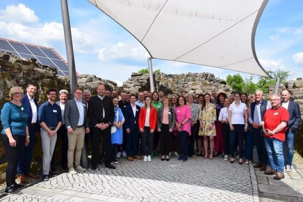 Gruppenfoto der Bildungsakteurinnen und -akteure beim Jahrestreffen des Bildungsbeirates.
