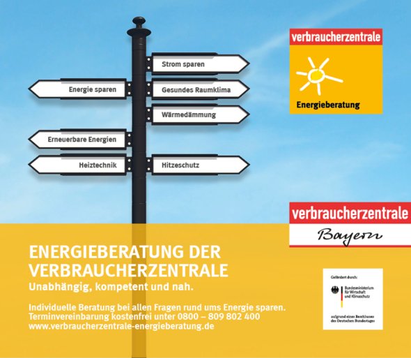 Ein Wegweiser vor blauem Himmel zeigt verschiedene Themen zur Energieberatung an. Im gelben Infoblock stehen Kontaktdaten zur kostenlosen Energieberatung der Verbraucherzentrale Bayern. Das Angebot wird vom Bundesministerium für Wirtschaft und Klimaschutz gefördert. Kostenfreie Terminvereinbarung unter 0800 - 809 802 400