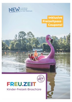 Titelbild der "FREU.ZEIT – Kinder-Freizeit-Broschüre". Hinweis auf Freizeitpass-Coupons.