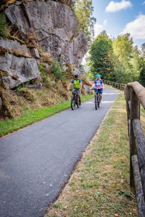 Der Bockl bei Störnstein
© Oberpfälzer Wald, Fotograf Thomas Kujat Zwei Radfahrer auf dem Bockl bei Störnstein