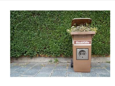 Biotonne mit Steckdose Energie aus Bioabfall (eyetronic/stock.adobe.com)