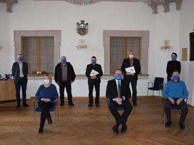 Ehrung von Dienstjubilaren und Verabschiedungen am 27.11.2020 von links: Bernd Zielonka (Bodenschutz u. staatl. Abfallrecht), Martina Hirn (Jugendamt), Helmut Drechsler (Schülerbeaufsichtigung SFZ VOH), Reinhard Schmid (Büro des Landrats), Landrat Andreas Meier, Siegfried Maier (Verkehrswesen), Christina Moller (Personalrat), Edmund Frummet (Personalchef)