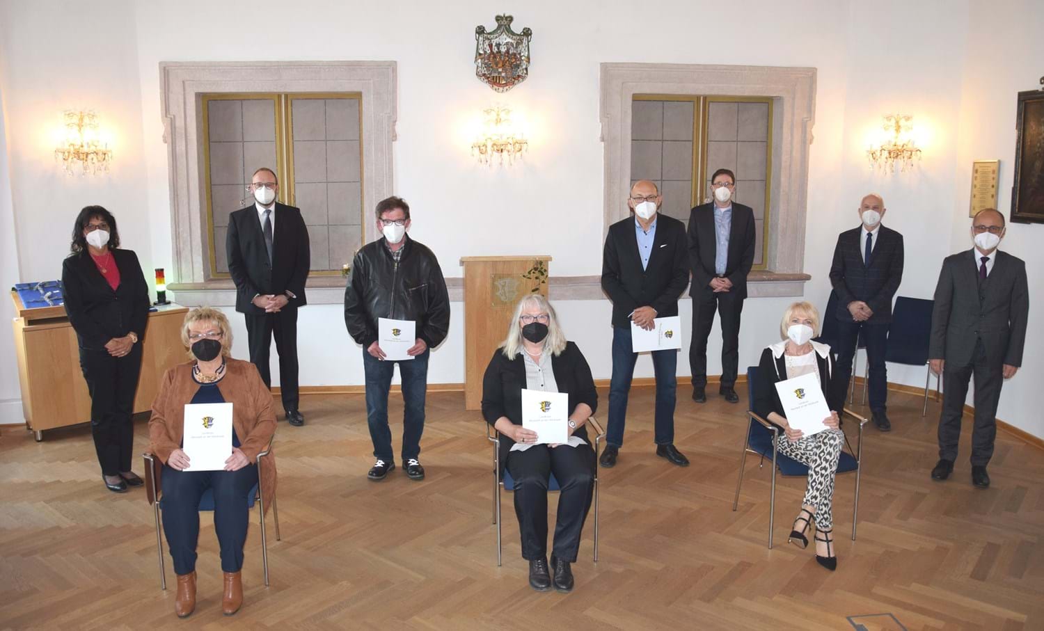 (von link: Personalratsvorsitzende Eva Weiß, Beate Wirth (Personalverwaltung), Landrat Andreas Meier, Jakob Irlbacher (Bauunterhalt), Cornelia Vogl (Personalverwaltung), Karlheinz Schubert (Kostenfreiheit d. Schulweges / ÖPNV), Personalchef Edmund Frummet, Anna Bäumler (Vorzimmer Landrat), Kreisbaumeister Werner Kraus, Abteilungsleiter Dr. Alfred Scheidler)
